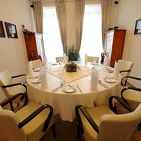 Hotel De Ligne 4*