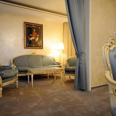 Hotel De Ligne 4*