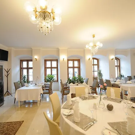 Hotel De Ligne 4*