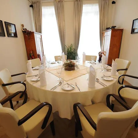 Hotel De Ligne 4*