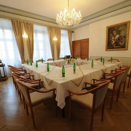 Hotel De Ligne 4*