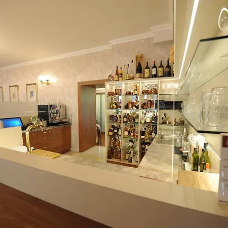 Hotel De Ligne 4*